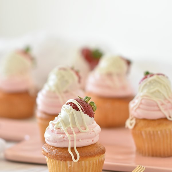 Cupcakes roz cu frișcă