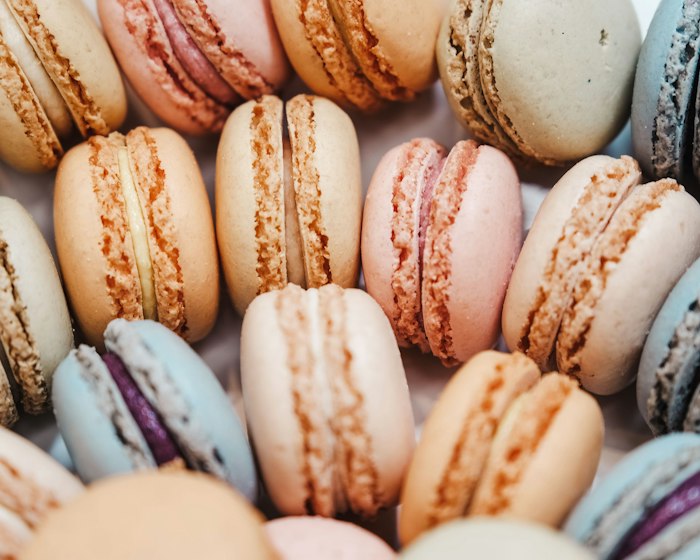 Macarons în diverse culori